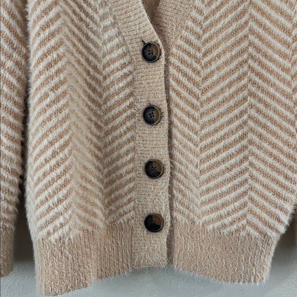Cozy Chunky Tan Chevron Knit Cardigan Women's Size S Yellow - Picture 3 of 9